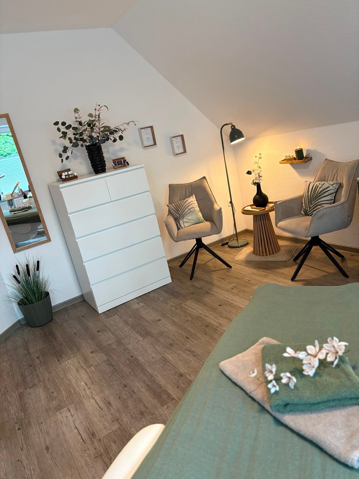 Gemütliche Sitzecke im Eigenzeit Studio